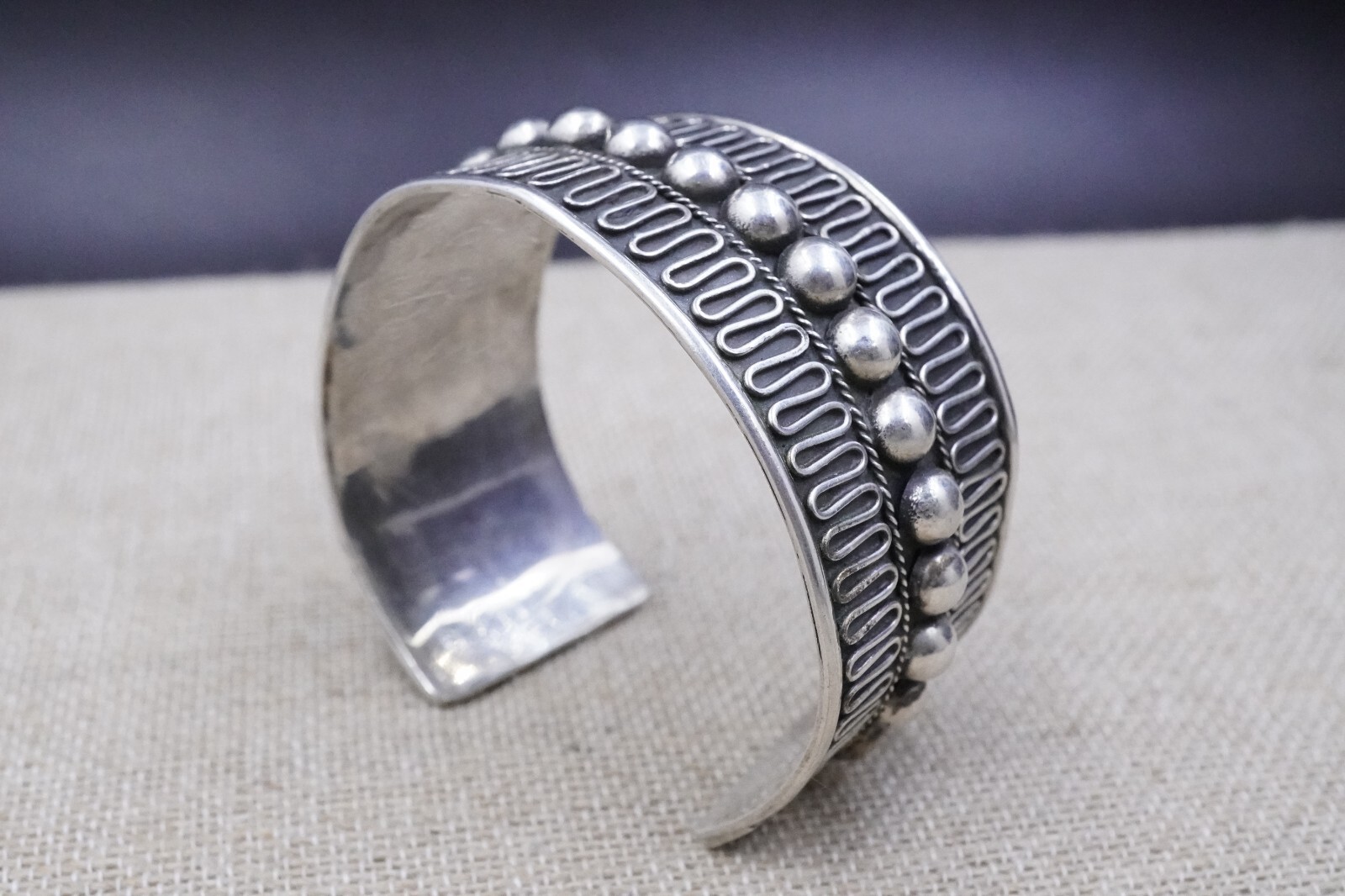 Vintage Bali Indonesia 925 sterling silver Cuff bracelet Fit a 7′-8” Wrist 44g