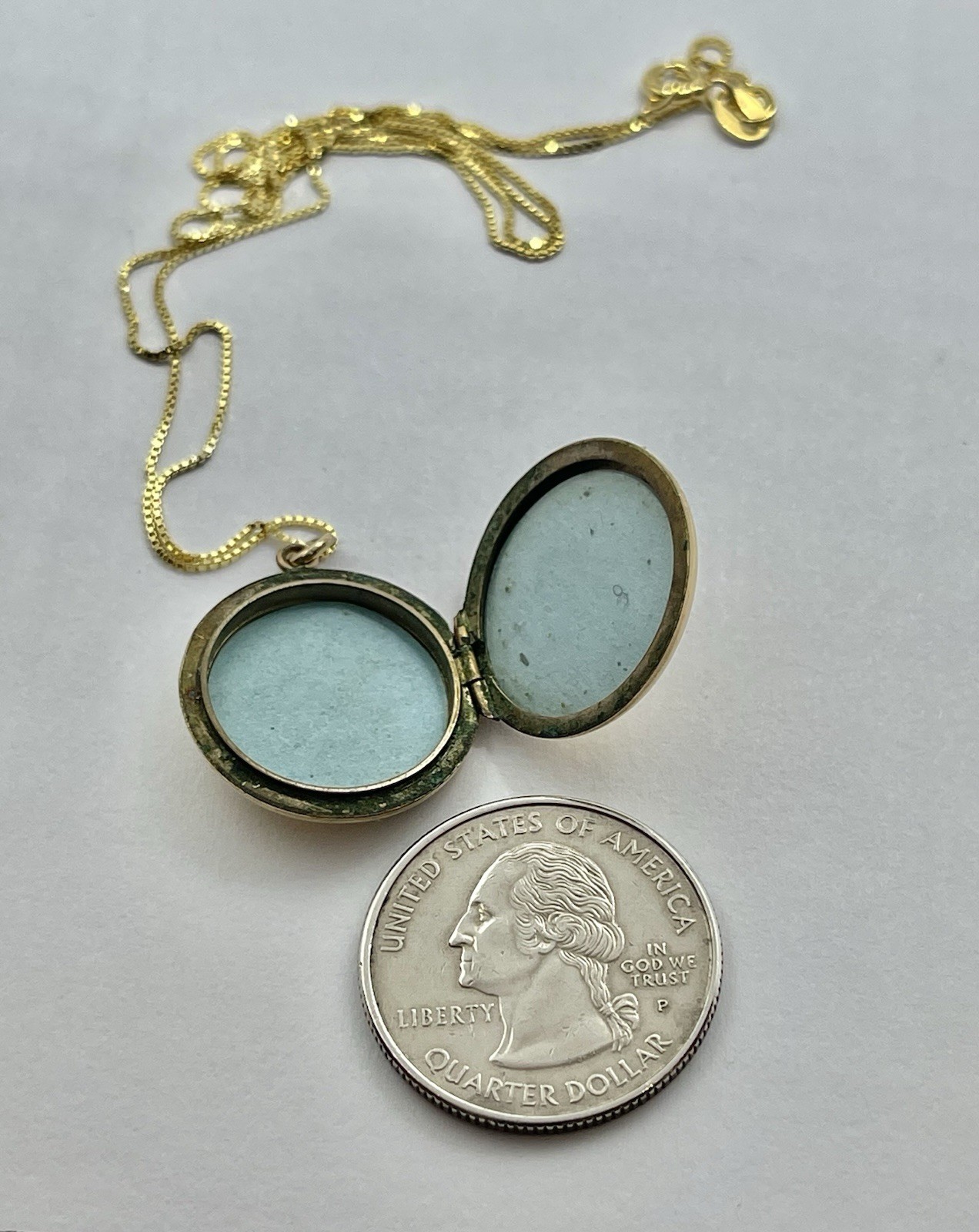 Art Deco Rolled Gold Heart Round Locket Engraved Leaf Fronds Design Pendant