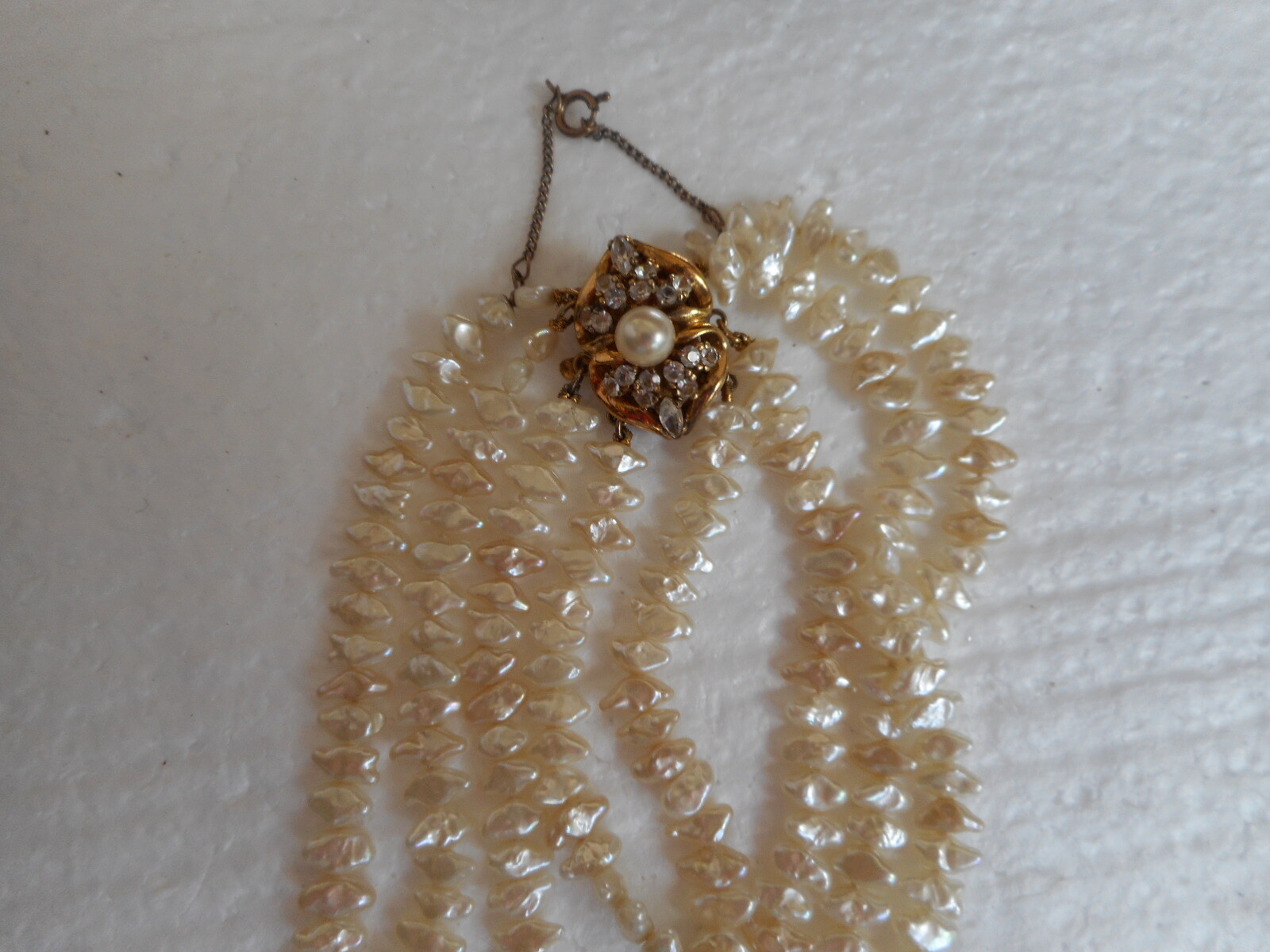 Vintage stunning METALL faux pearls sterling clasp safety chain necklace