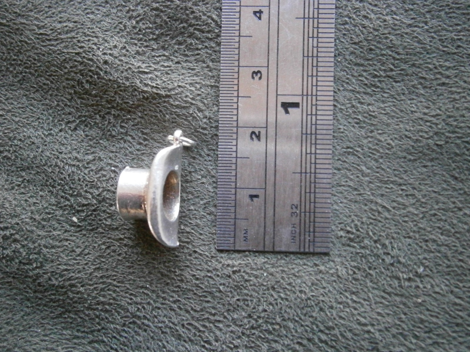 Top Hat Vintage Sterling Silver Bracelet Charm Pendant 2.1g