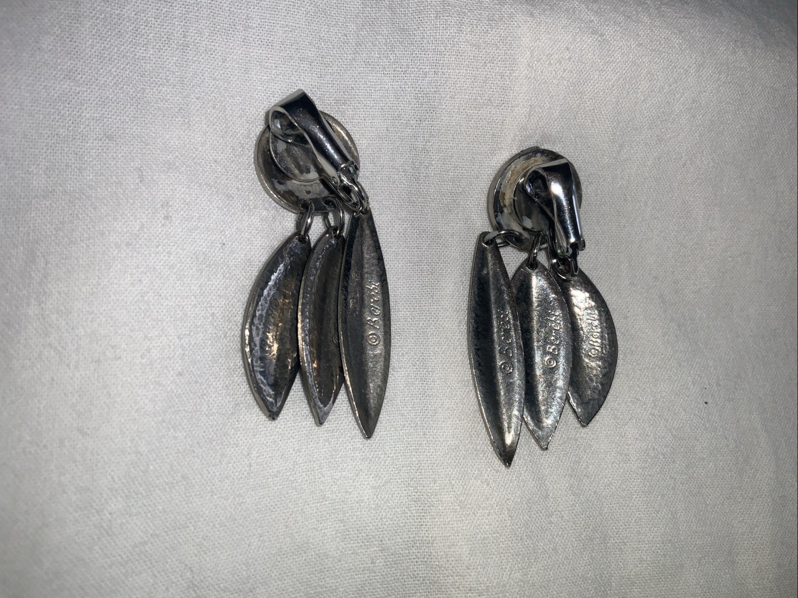 Vintage Edgar Berebi Blue Earrings South Western Theme Clip On Feathers Enamel