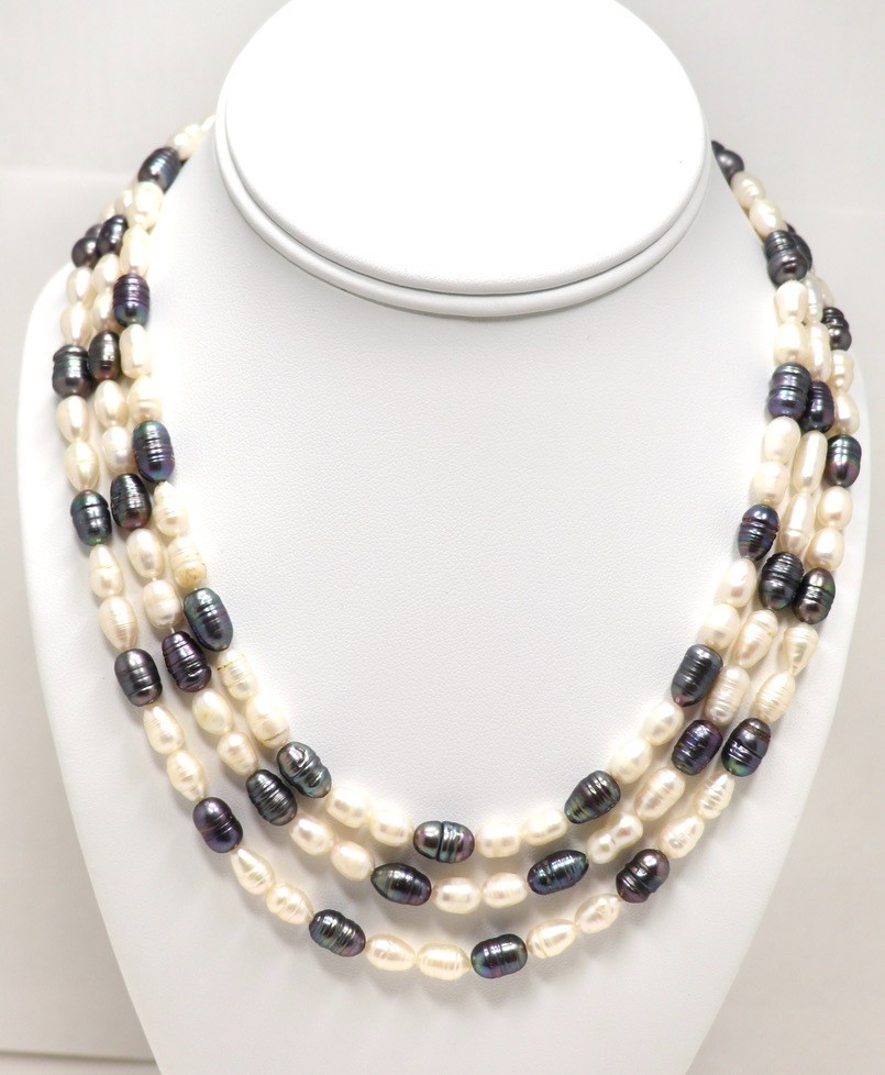 VINTAGE WHITE AND GRAY WATER PEARL NECKLACE 56″ TOGGLE CLASP