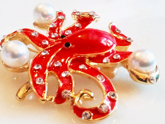 ENAMELED OCTOPUS BROOCH/PENDANT!Red Enameled,Clear Crystals,White Fantasy Pearls