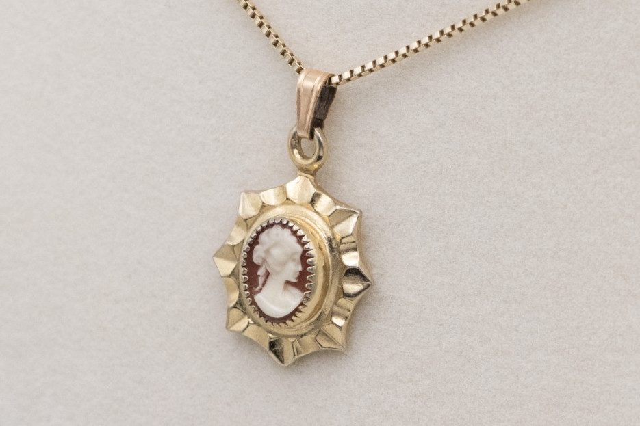 Vintage 14K Gold Filled Oval Shell Cameo Pendant Only Scalloped Starburst Frame