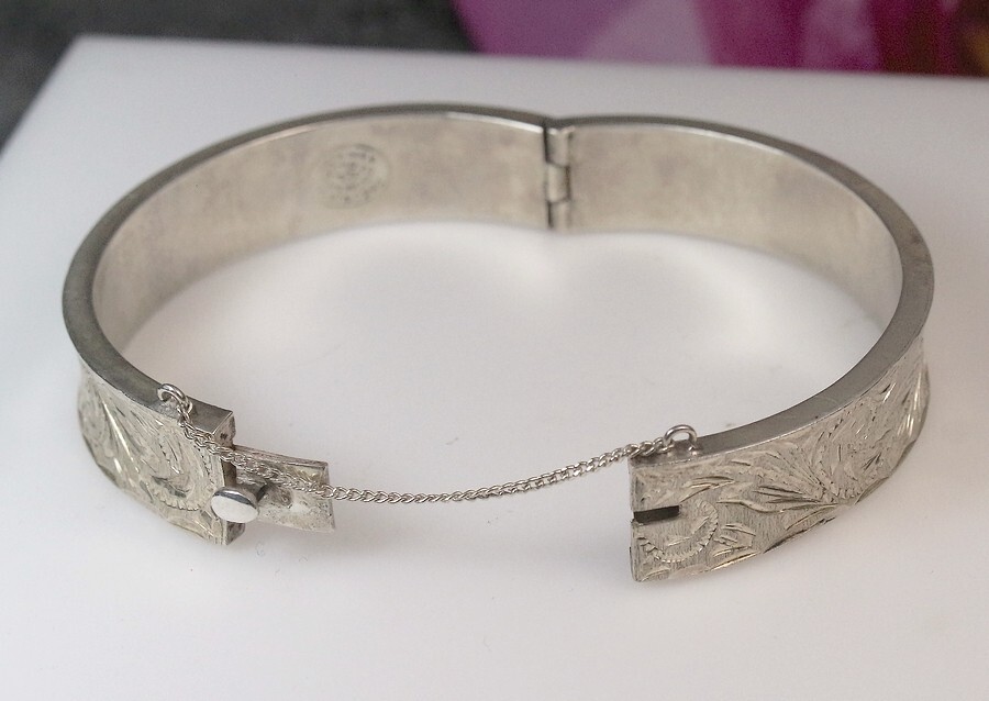 JOY MEX STERLING SILVER Vintage Etched Hinged Mexico BANGLE Bracelet