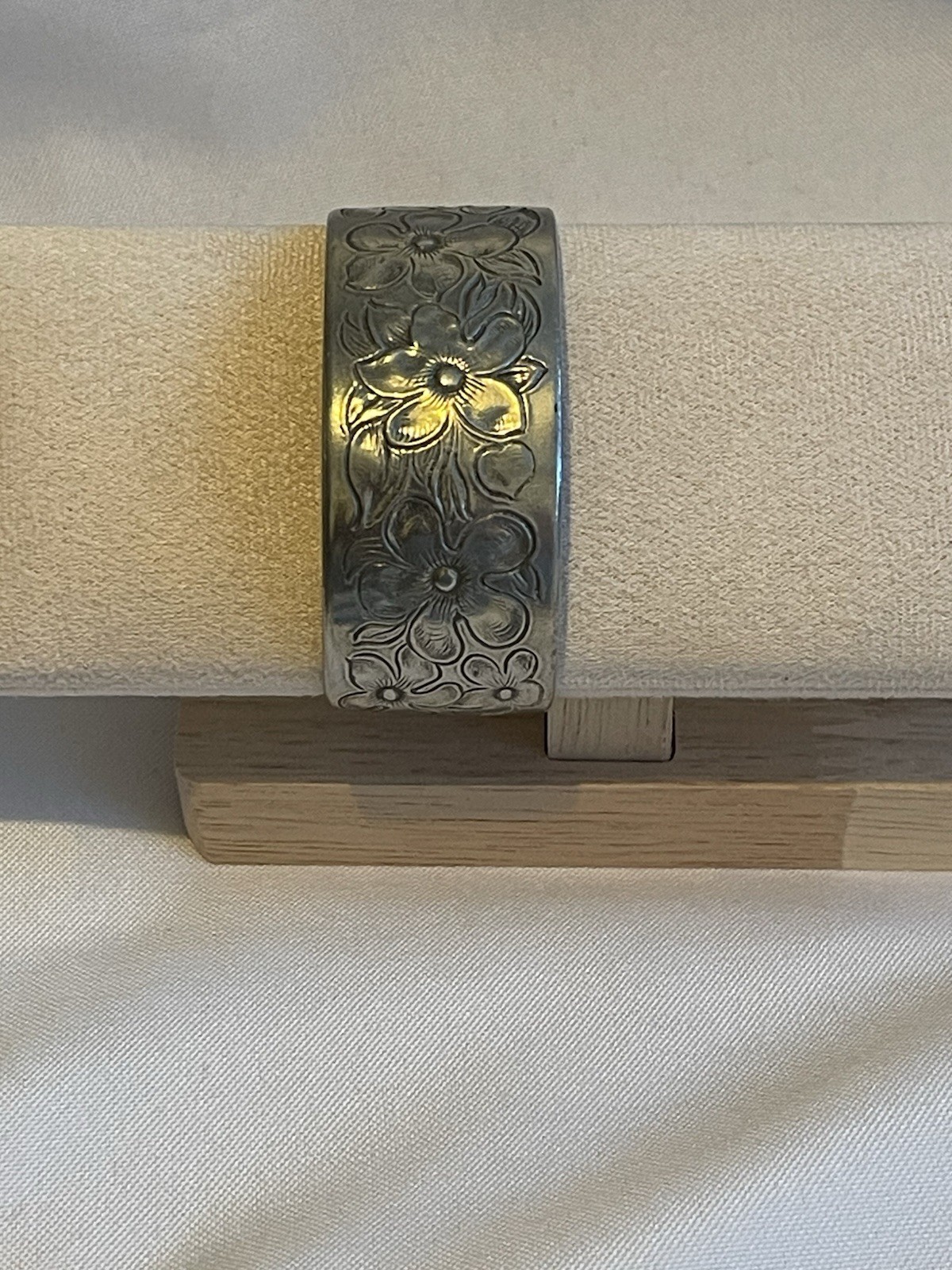 Vtg Salisbury Pewter Etched Floral Violets Pewter Cuff Bracelet “February”