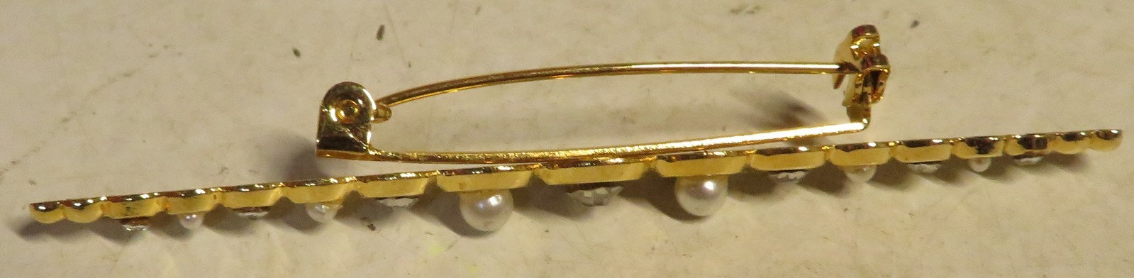 Vintage UnSigned Rhinestone Gold Faux Pearl Gold Tone Brooch Pin 3” Fashion GUC