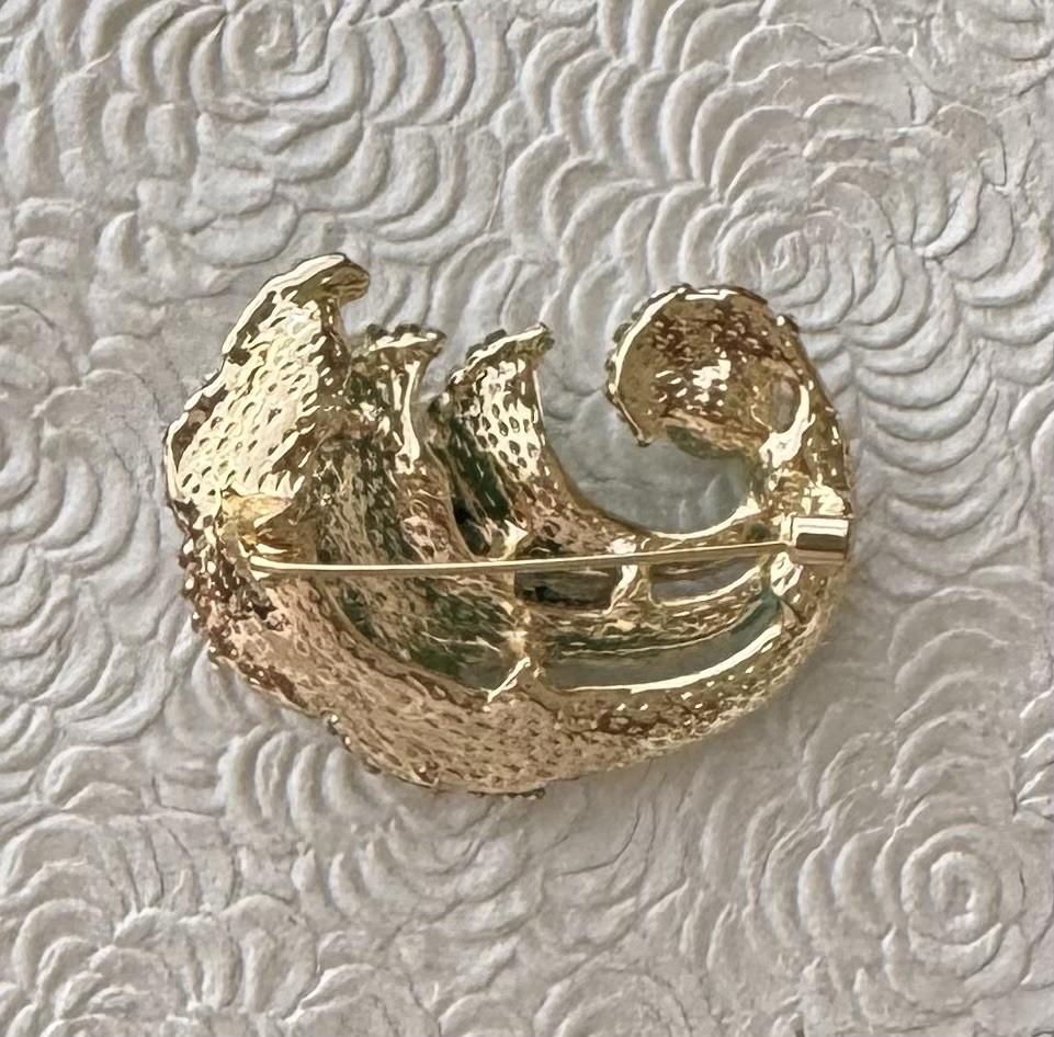 Vintage style wave brooch enamel on metal