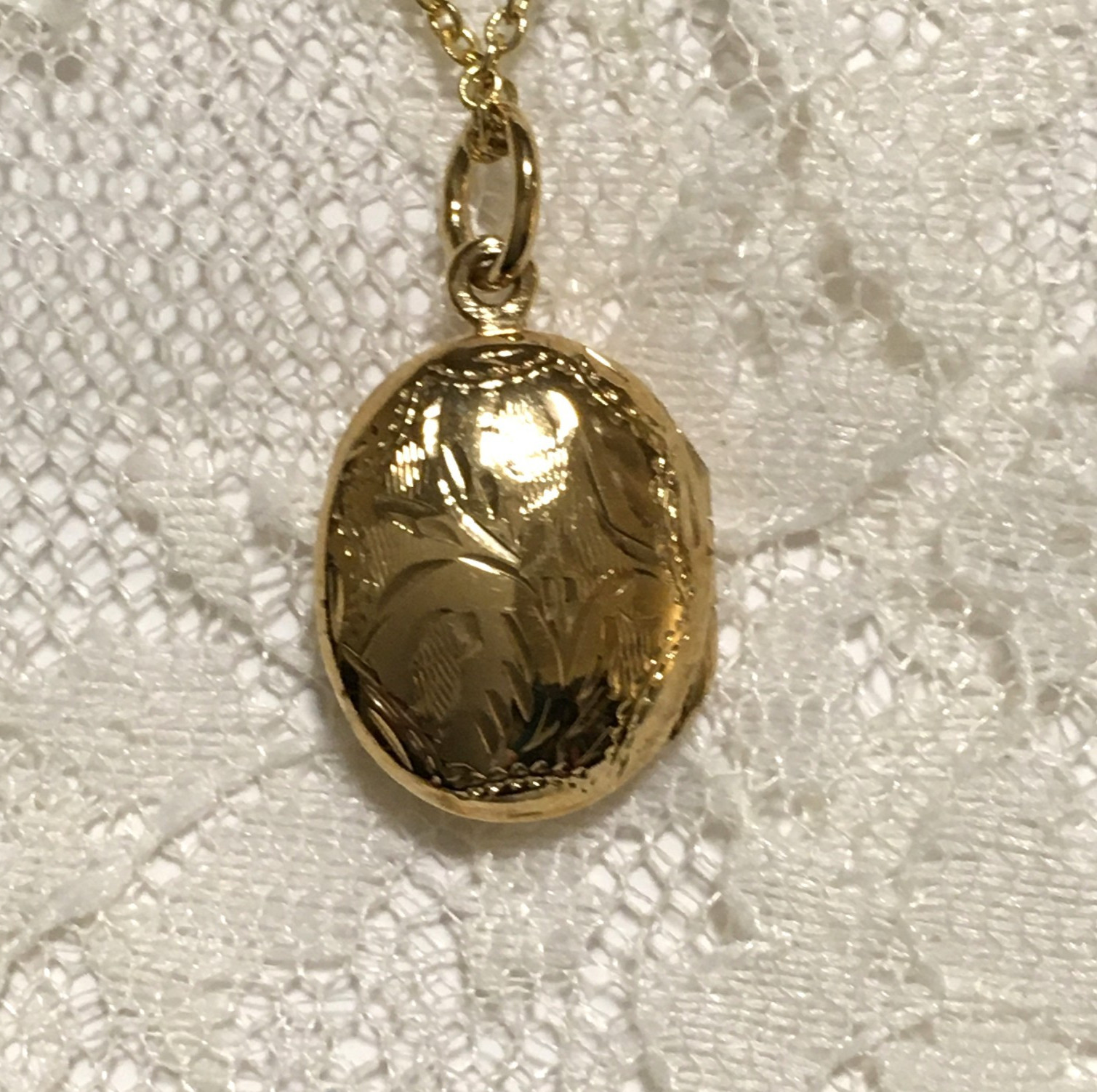 Vintage Locket Pendant Neckla Engraved Flower Oval Gold Tone Sterling Silver 925