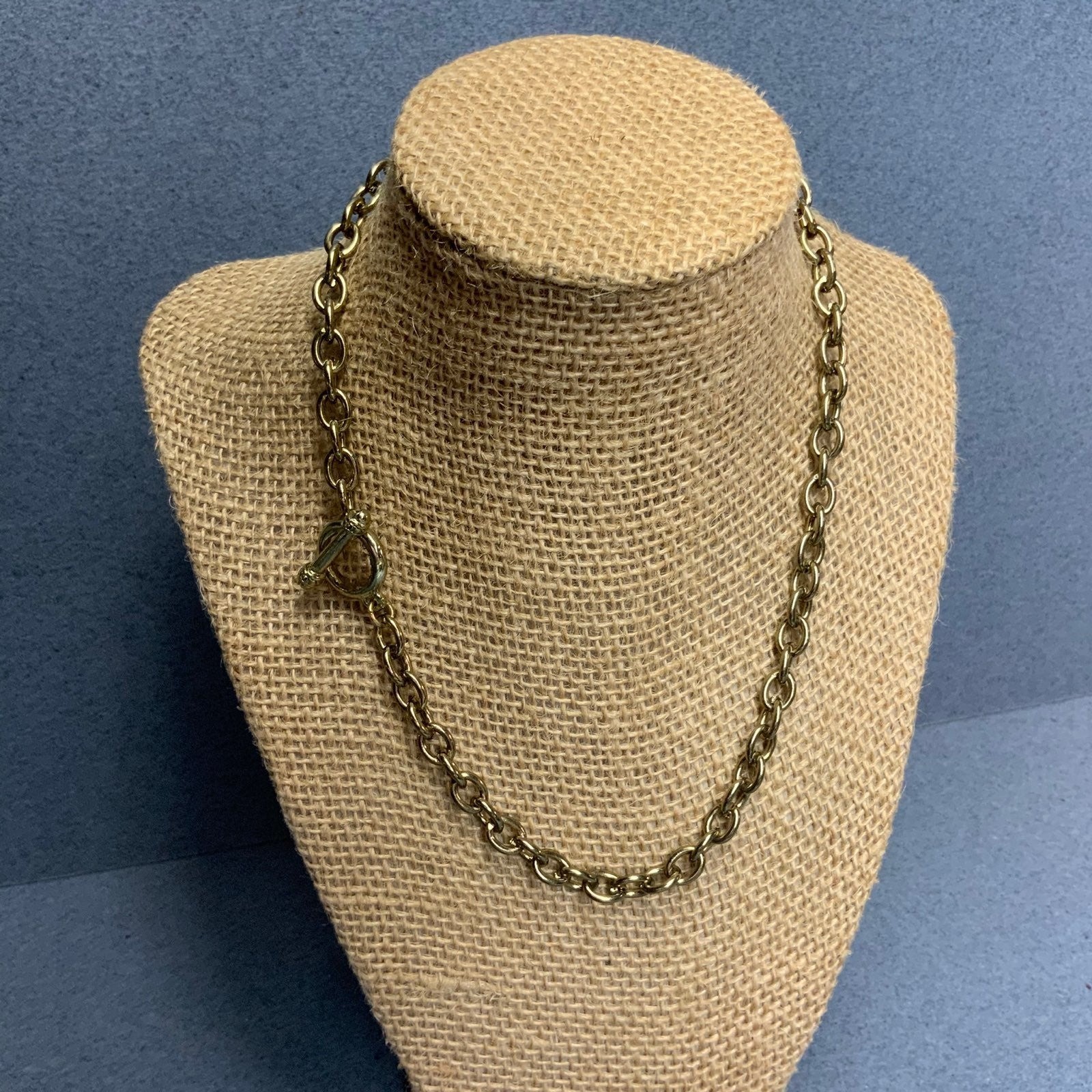Chunky Chain Necklace 17 In Chain Toggle Closure Gold Brass Look Front Back Wear