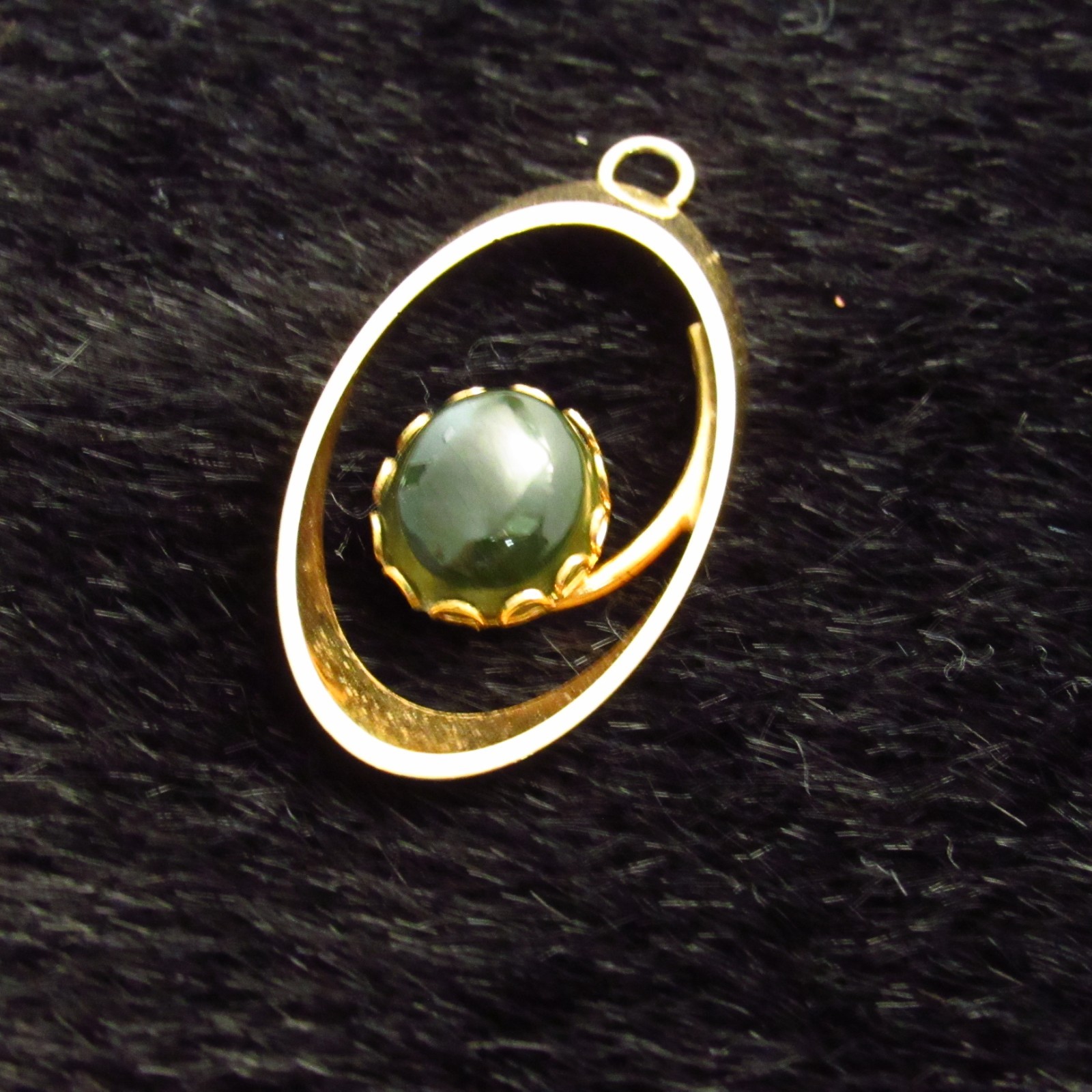 Vintage gold-toned Canadian BC Nephrite Jade Cabochon Oval Swirl Pendant