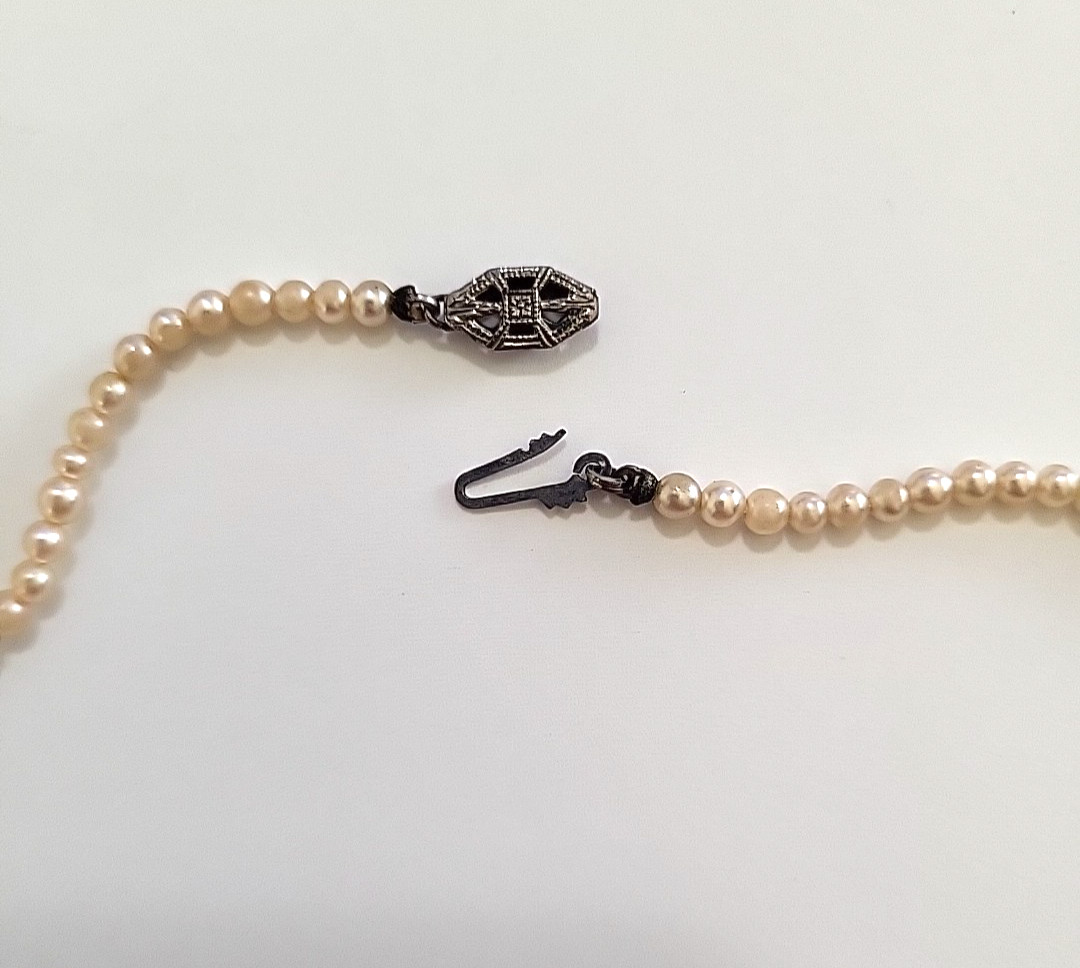 Vintage 16″ Champagne Graduated Pearl Beaded Necklace Silver Fish Hook Clasp