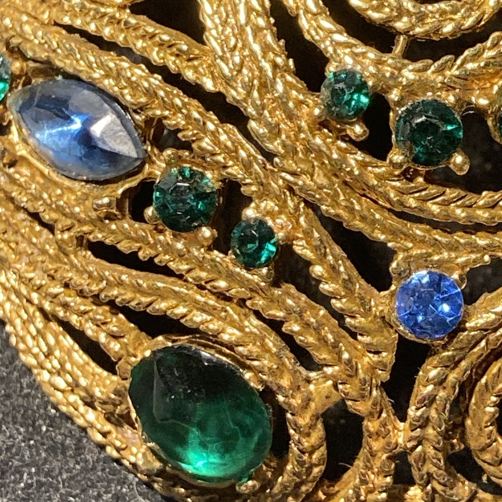 LaRoco 1950s Circular Brooch Colorful Gold Tone Rhinestones Textured Gold Plate