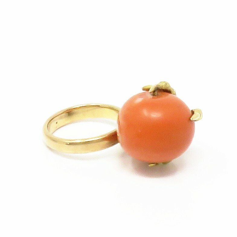 NYJEWEL 18k Yellow Gold 17mm Natural Coral Dragon Claw Ring