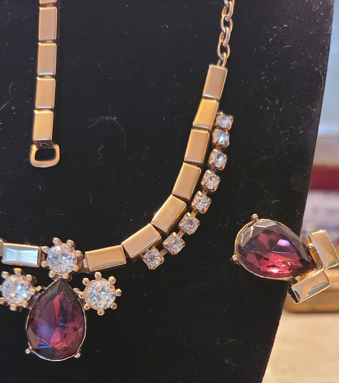 VINTAGE ‘CORO’ PARURE SET AMETHYST 19″ NECKLACE, 6-3/4″ BRACELET & CLIP EARRINGS