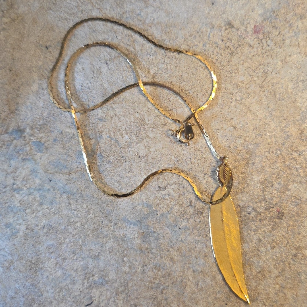 Gold-plated Metal Leaf Pendant and Necklace Vtg Textured 17” in Box Australian