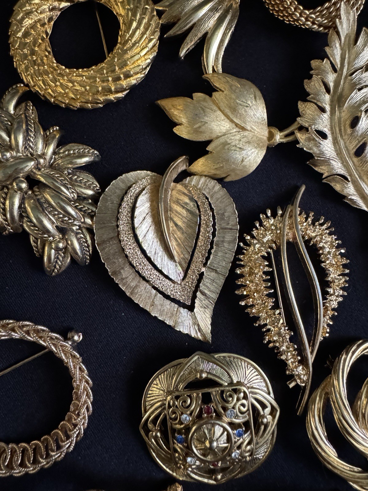 33 Gold Tone Brooches Monet Crown Trifari Sarah Coventry Coro