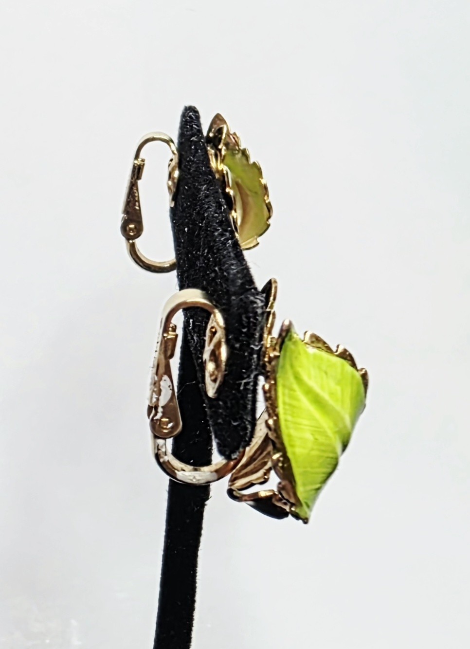 Vintage Signed Giovanni Lime Green Enamel Leaf Clip-On Earrings Gold Tone 1960’s
