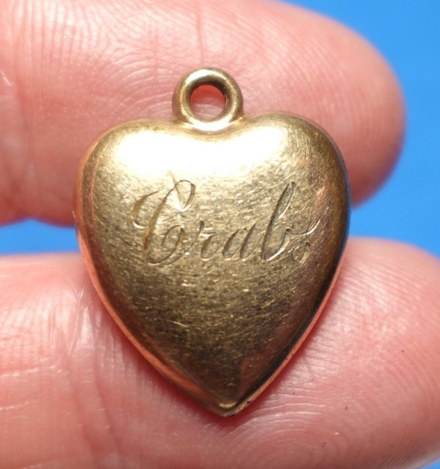 GOLD FILLED PUFF HEART CHARM PEARL GARNET BLUE STONE ENGRAVED CRABS 3.9 GM J-344