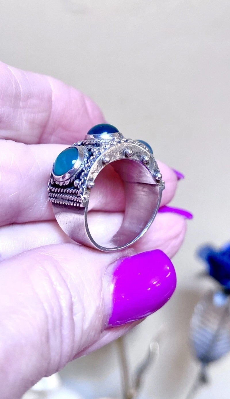 BEAUTIFUL Vintage Italian .800 Silver Green Chalcedony Ornate 3-Stone Band Ring