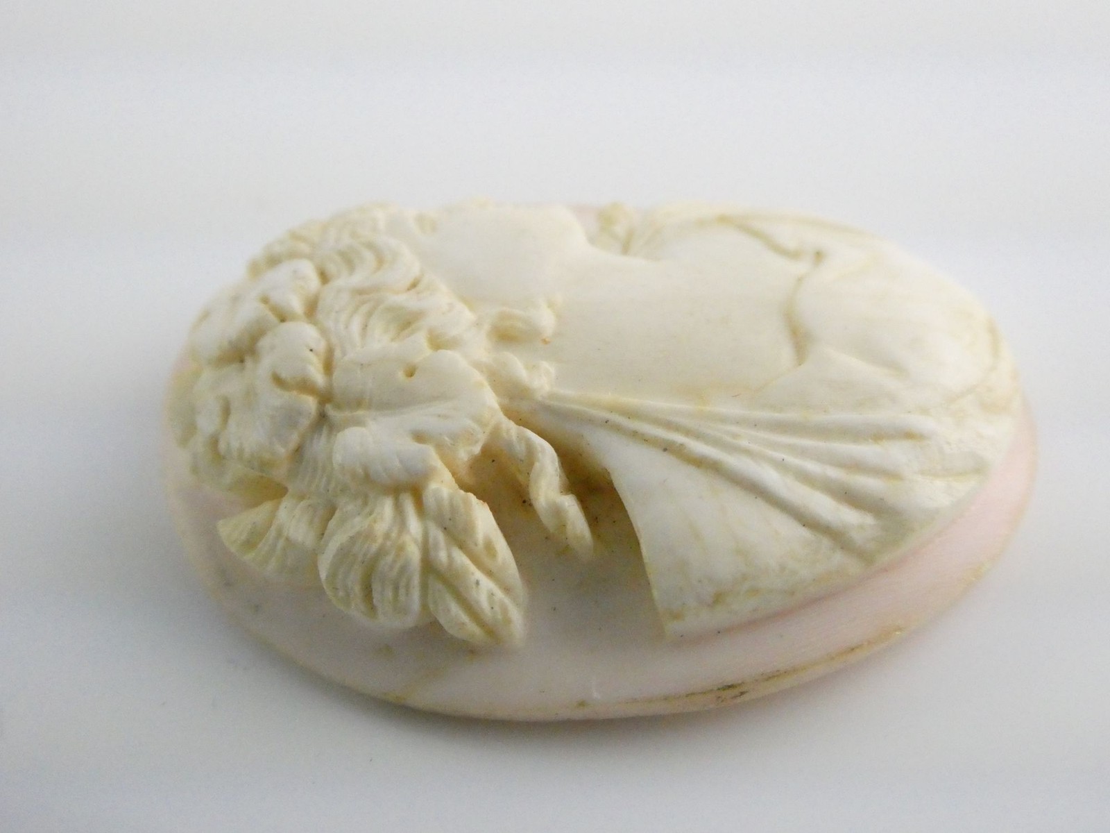 Vintage Loose Hand Carved Conch Shell Cameo Woman w Grape Leaves 39mm x 29mm 14g