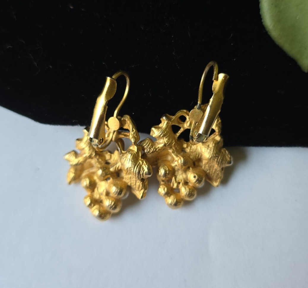 Vintage 80s Gold Brushed Faux Pearls Grape Clusters Pierced Earrings