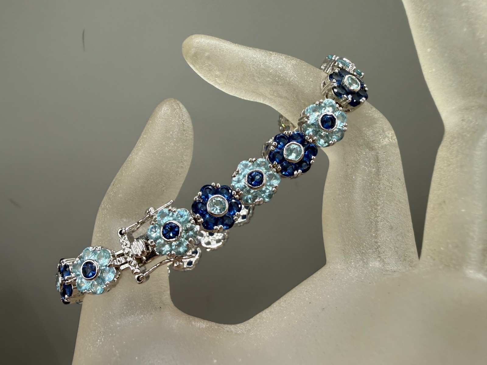 ESTATE SILVER PLATED SAPPHIRE AQUA BLUE CRYSTAL CLUSTER FLOWER BRACELET