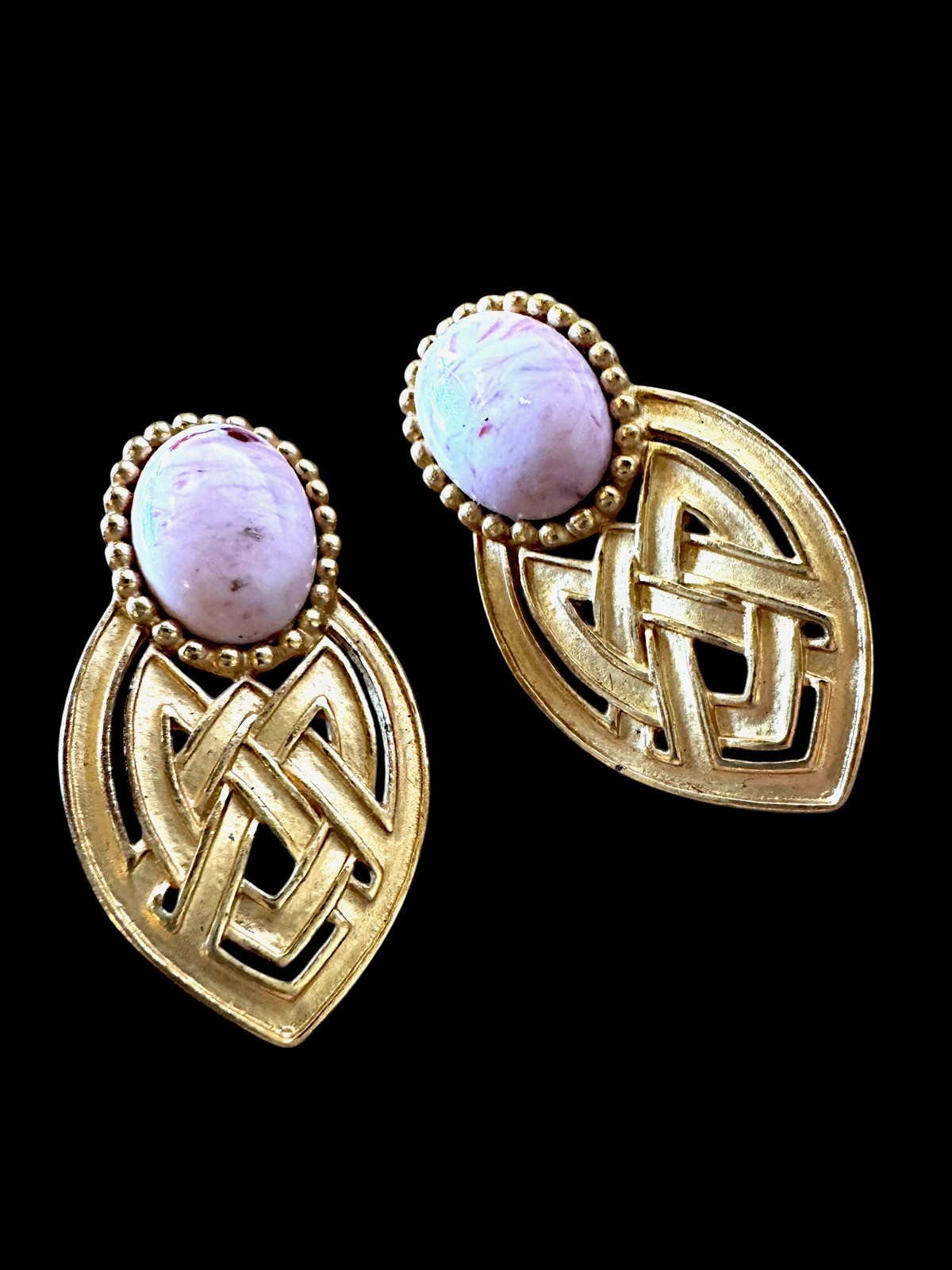 RARE MONET GOLD-TONE FINISH PINK PURPLE CABOCHON CELTIC KNOT PIERCED EARRINGS