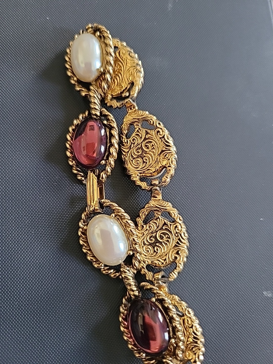 Vntg Floating Gripoix Cabochons & Pearls Golden Ornate Bracelet 8″, 32 gms