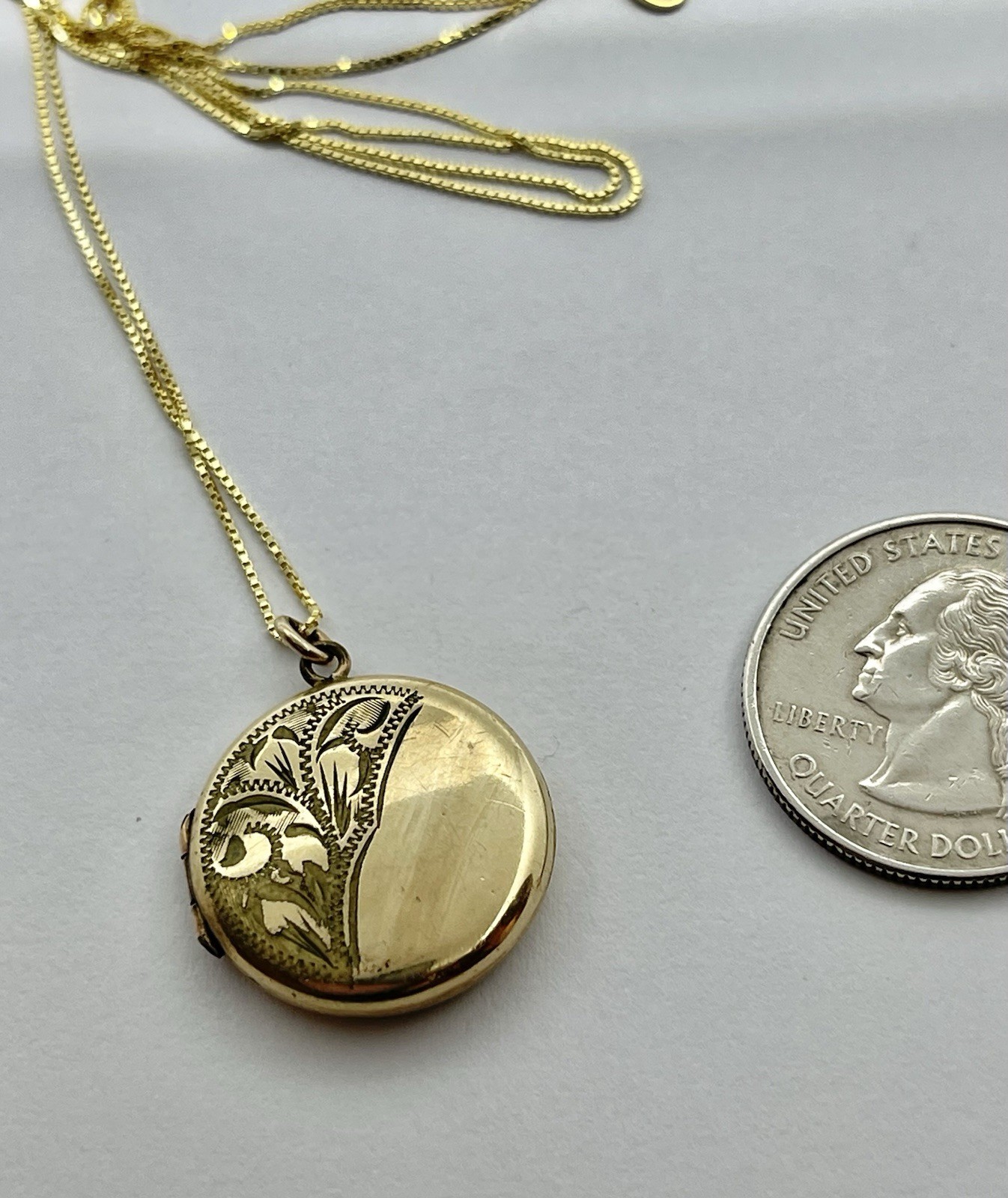 Art Deco Rolled Gold Heart Round Locket Engraved Leaf Fronds Design Pendant