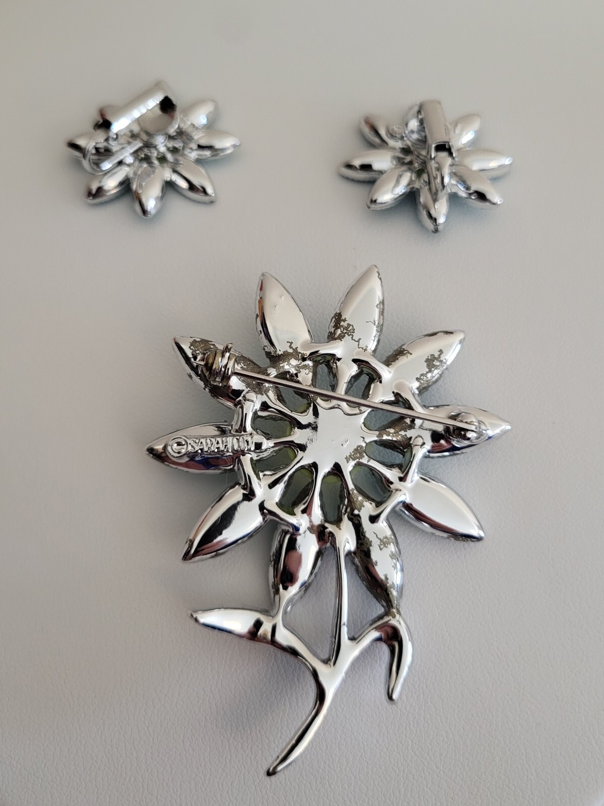 Vtg Sarah Coventry 1971 “DAISY TIME” Silver Tone Brooch Pin Clip-on Earrings Set