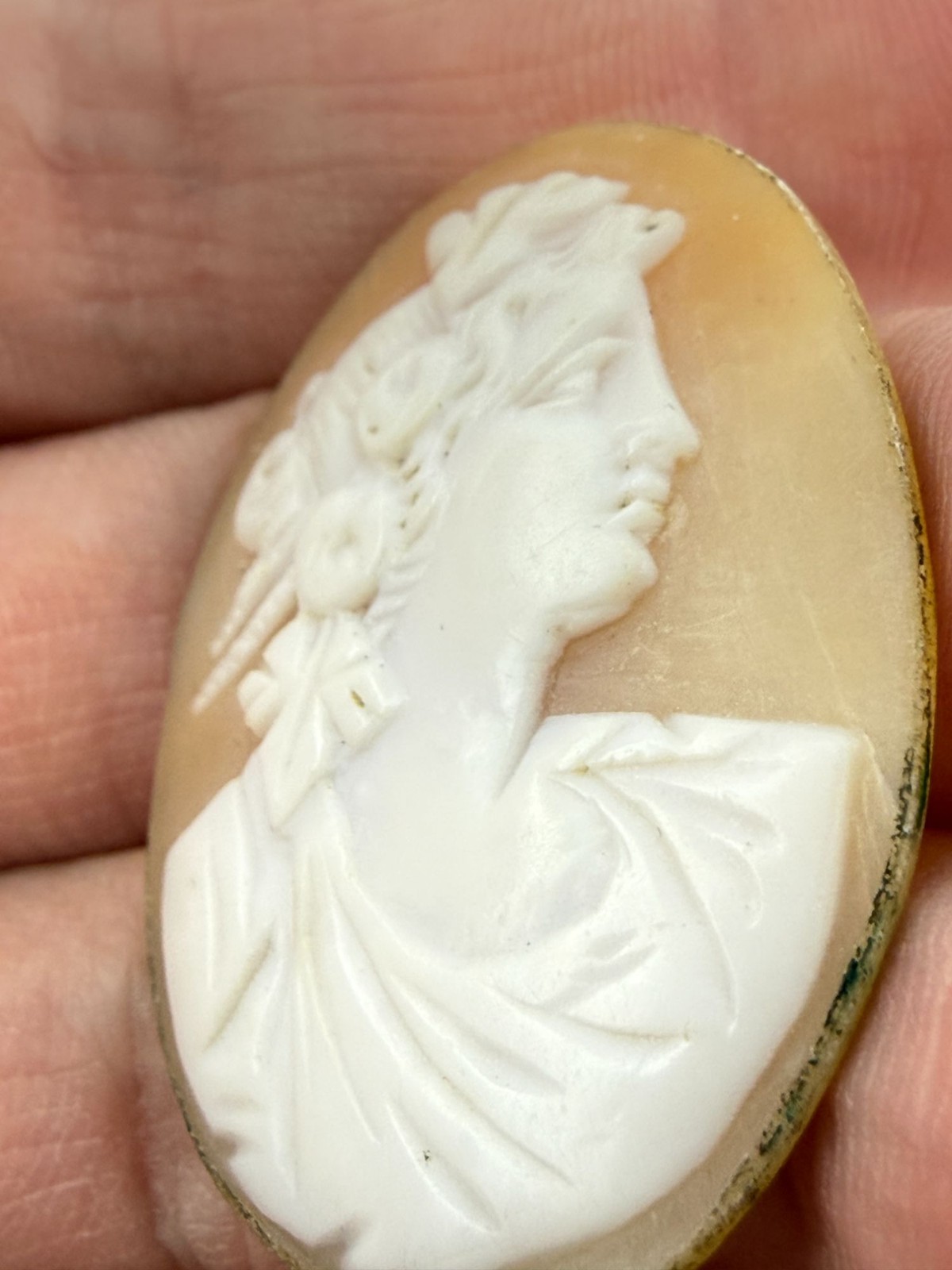 Vintage Loose Hand Carved Shell Cameo Woman Facing Right 38mm x 29mm 5.1g