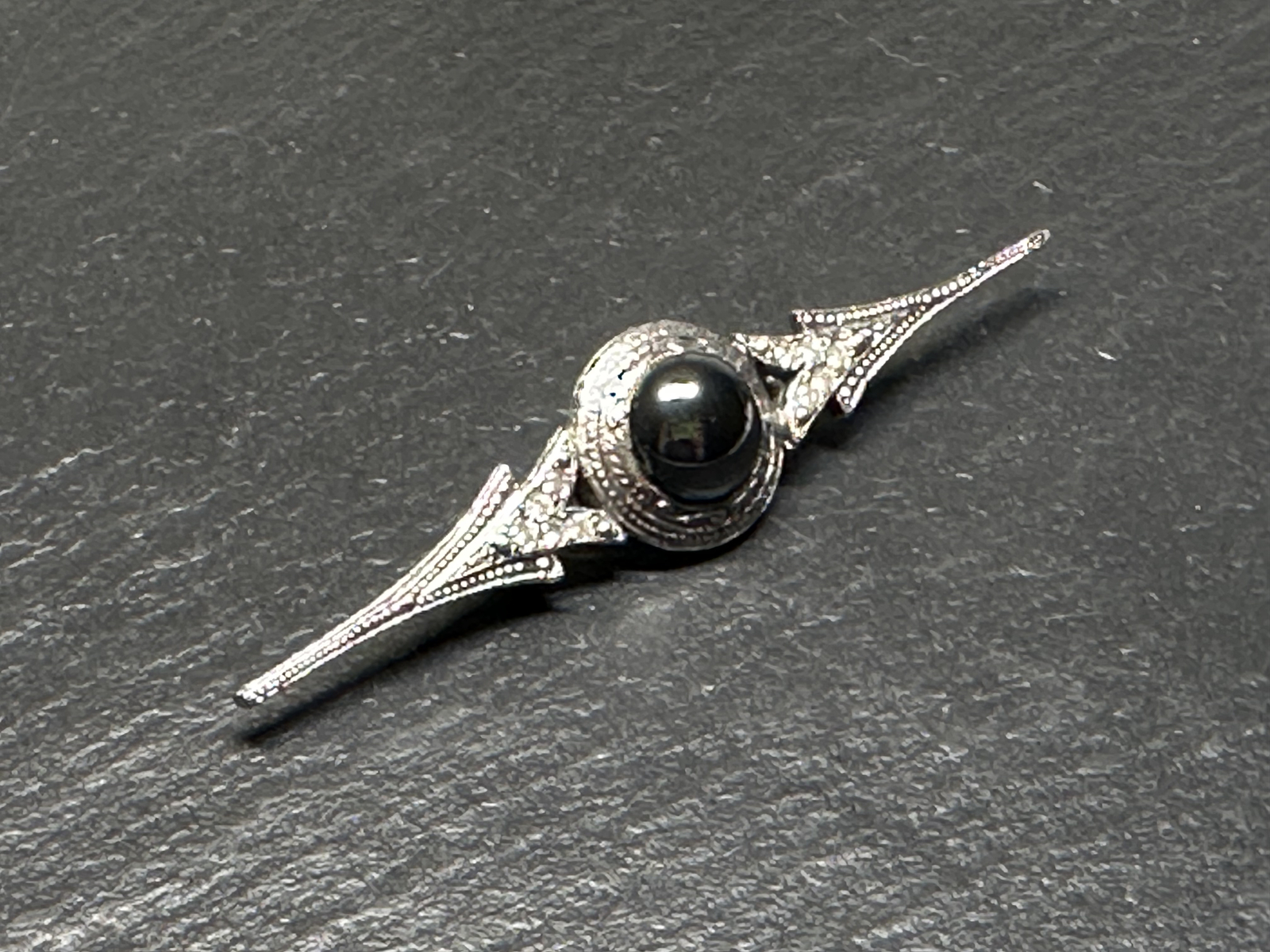 SILVER TONE BAR PIN BROOCH WITH RHINESTONES, SHINY BLACK INSERT E855