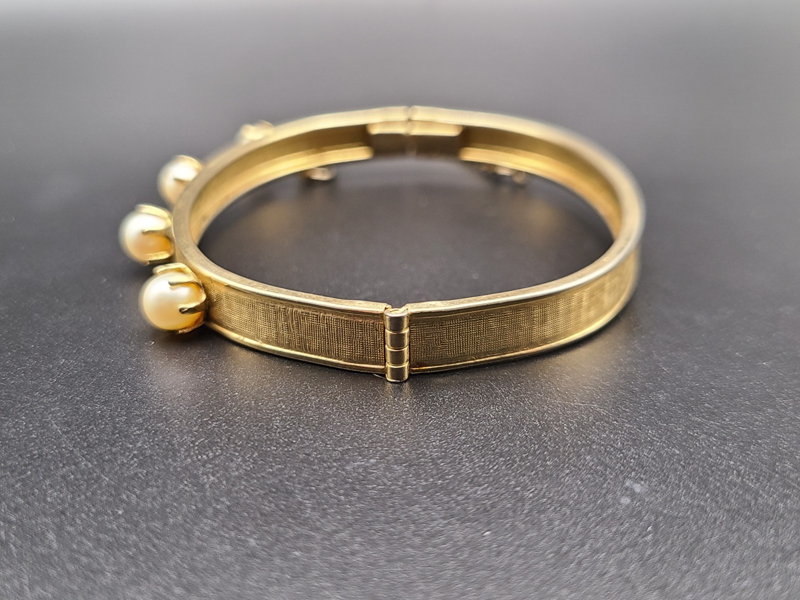 Vintage Gold Tone Faux Pearl Bangle Bracelet Safety Chain 17cm