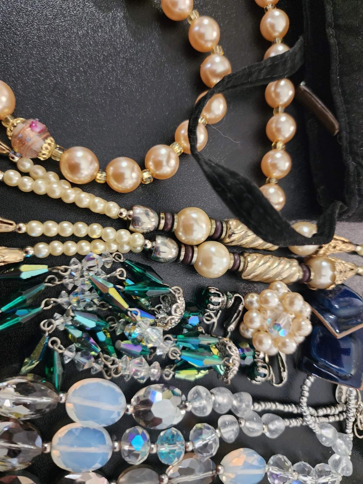 Vintage jewelry set of 22 in vintage purse