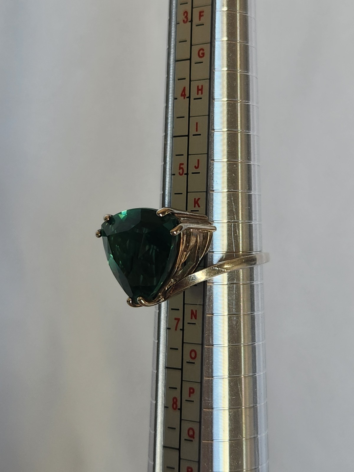 VINTAGE Sterling Silver 925 Trillion Cut Green EMERALD – SIZE 6