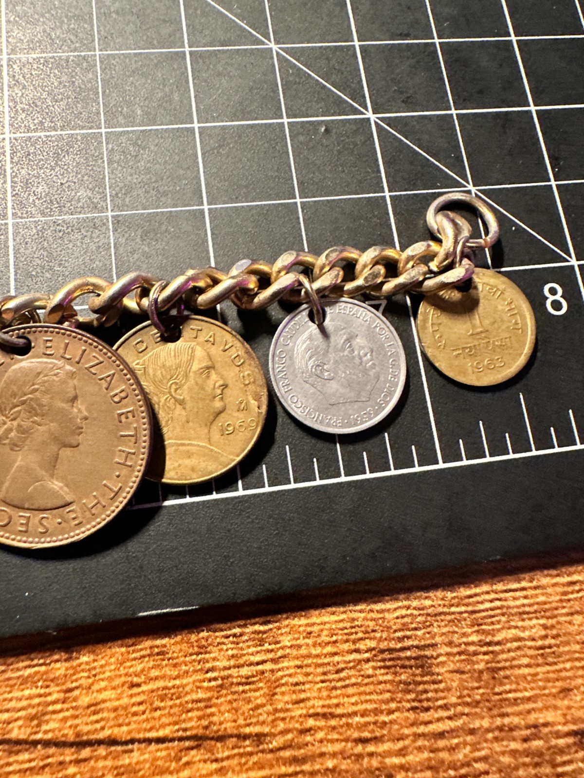 Vintage International Coin Charms Bracelet Gold Tone World Coins – 8″