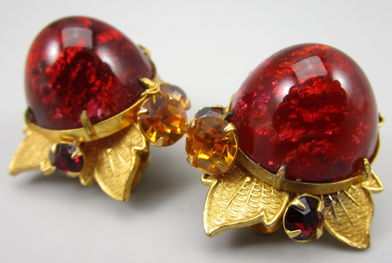 BEAUTIFUL VINTAGE DEMARIO GILT BRASS RED FOILED GLASS BULLET CABOCHON EARRINGS