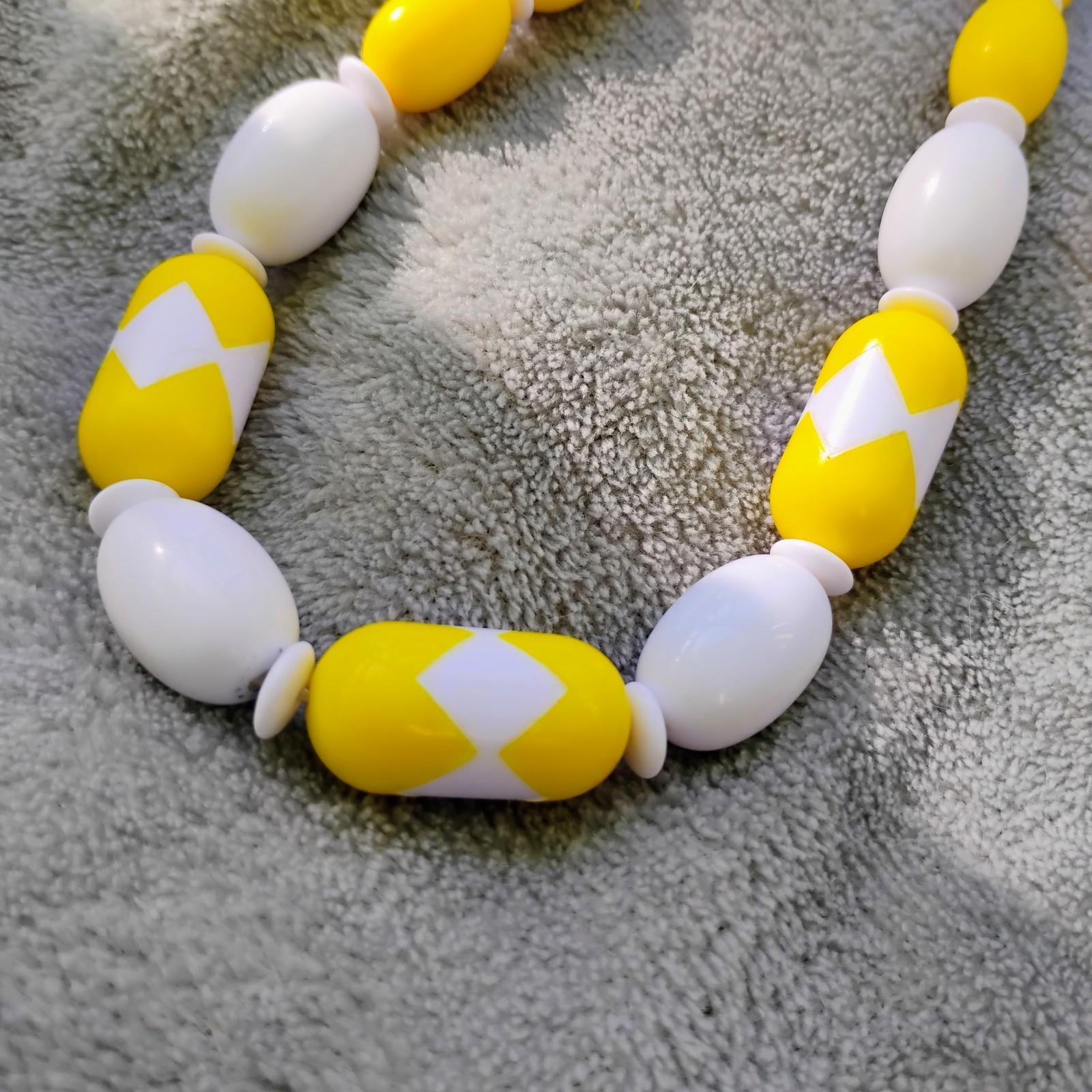 Vintage Daisy White And Yellow Jewelry Lot Of 5 Avon And Unbranded READ