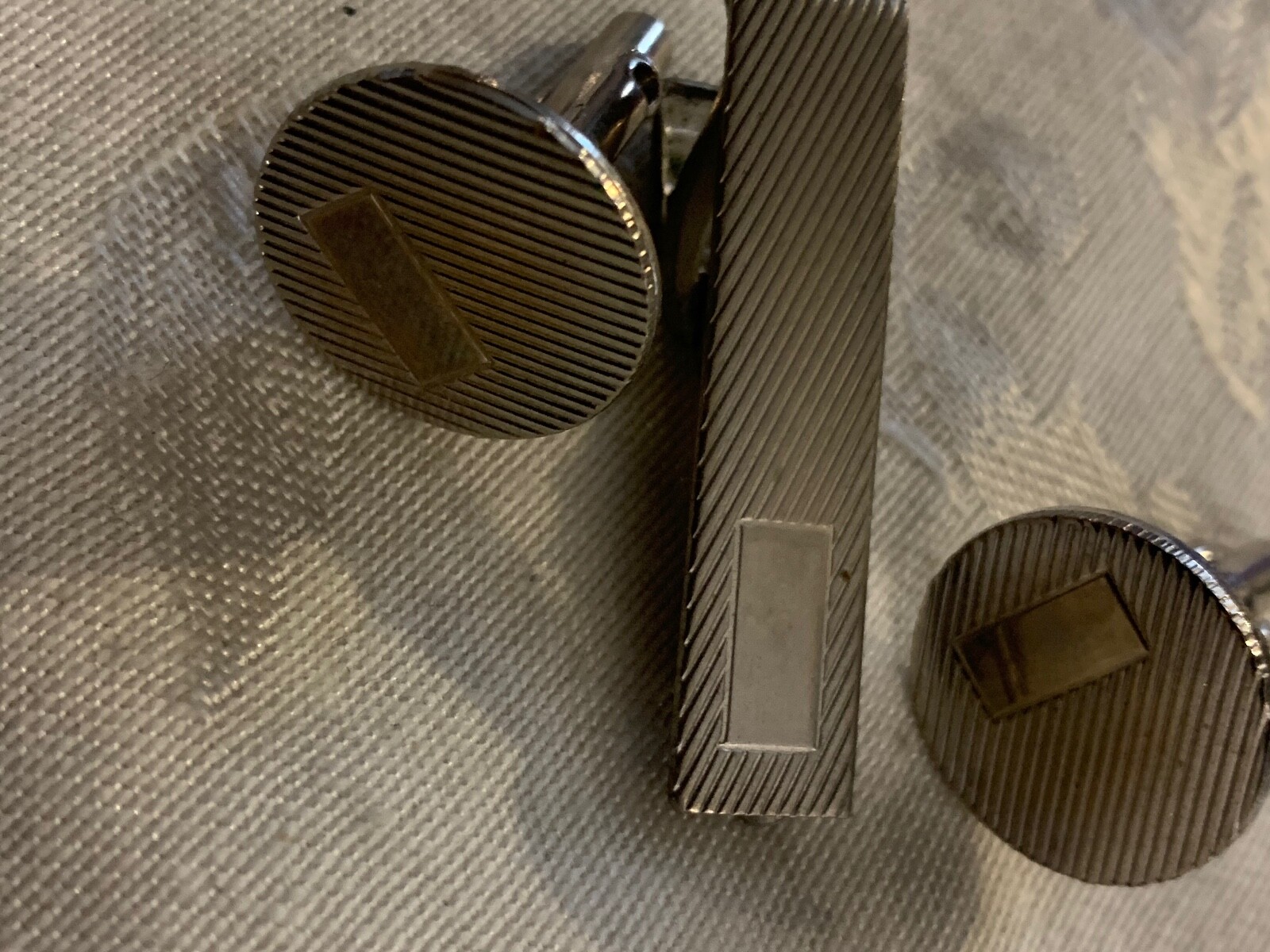 CUFF LINKS & TIE CLIP SILVER COLOR COOL DESIGN VINTAGE SET 1/2″ & 1 1/2″ in si