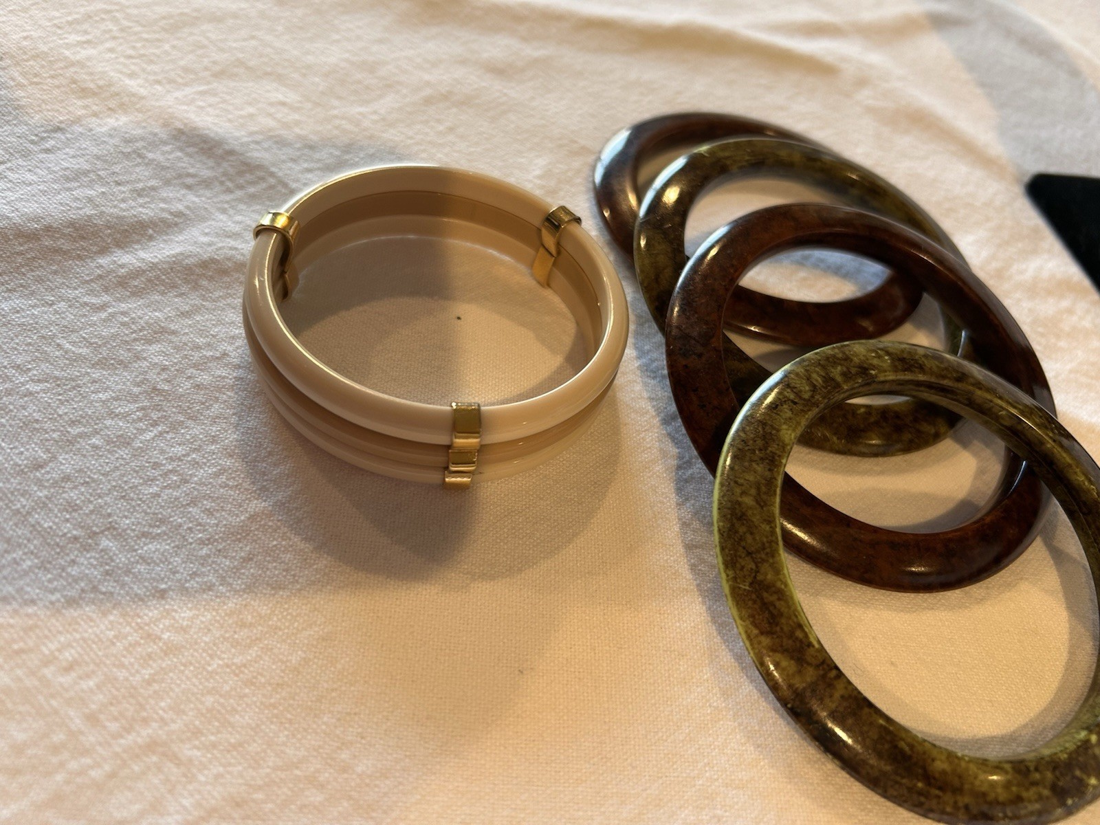 Lot of Vintage Lucite & Plastic & Acrylic Bangle Bracelets – Cuffs 15 Pc Total