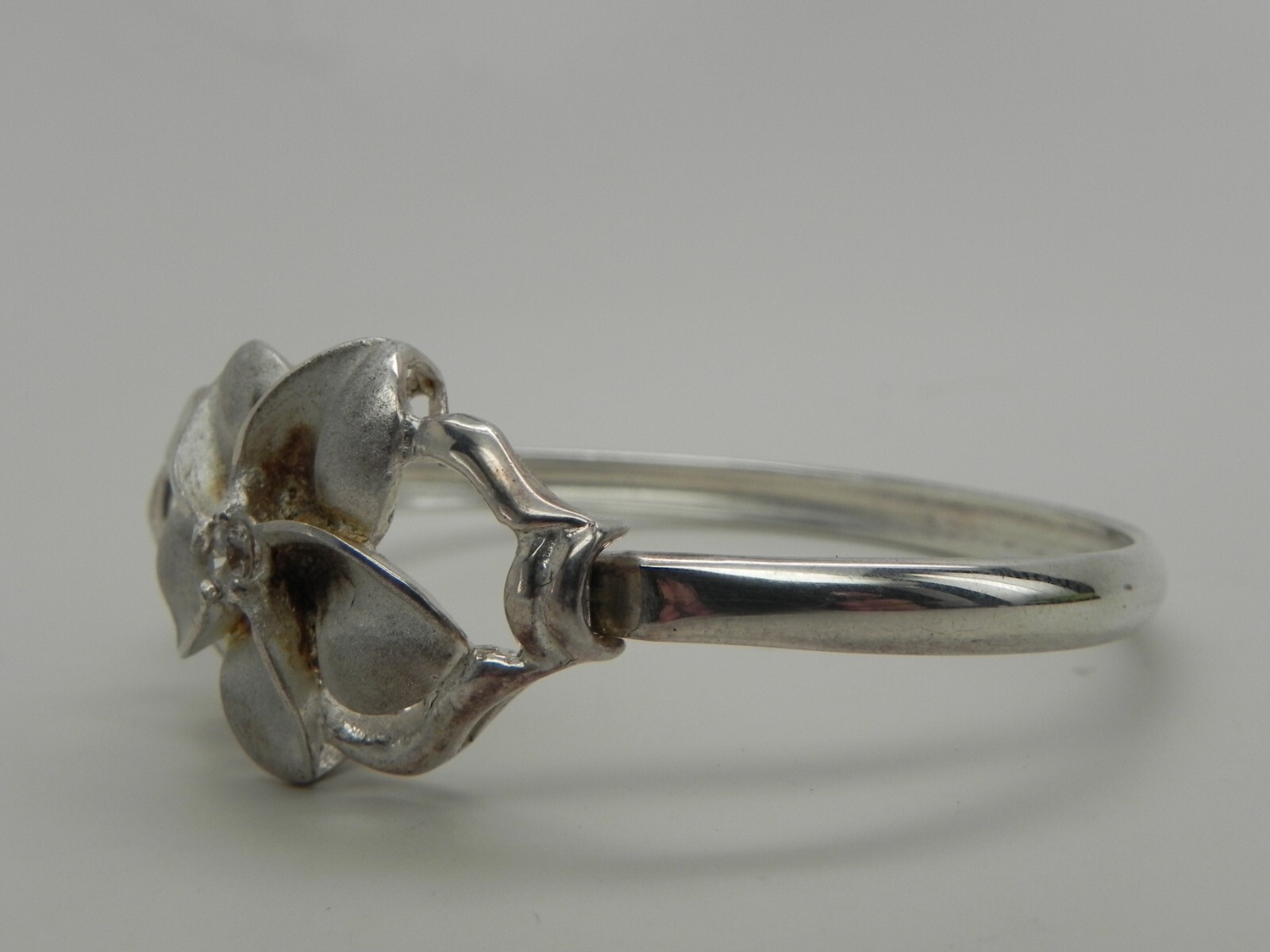 Vintage Sterling Silver Hindged Bangle Floral Bracelet 823-26