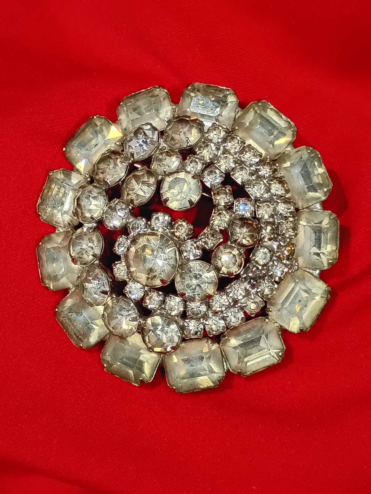 Vintage Unsigned Brooch Clear Round and Emerald Cut Prong Set Rhinestones