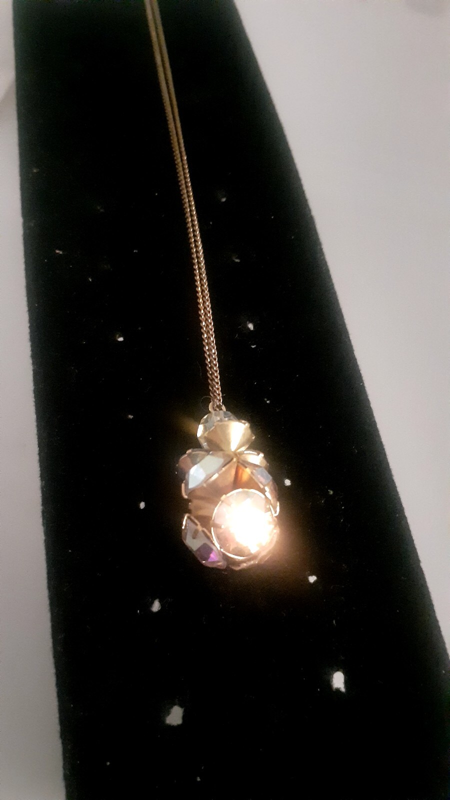 Vintage Aurora borealis Prong set Cluster Pendant Gold tone Necklace 15 In.