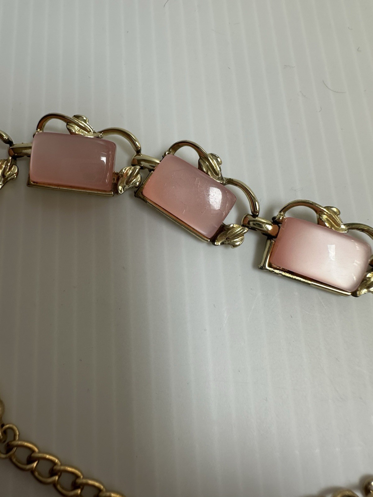VTG 1950 SIGN CORO SET NECKLACE 17”BRACELET 7’ GOLD TONE THERMOSET PINK MOONGLOW