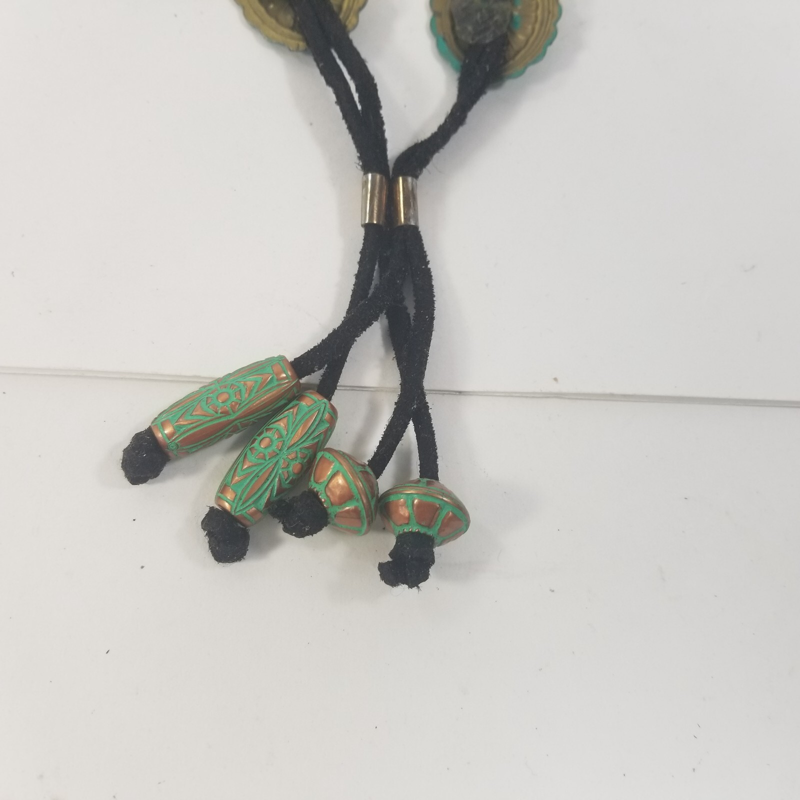 VTG Native American Conch Bolo Tie Leather Cord Dangle Necklace