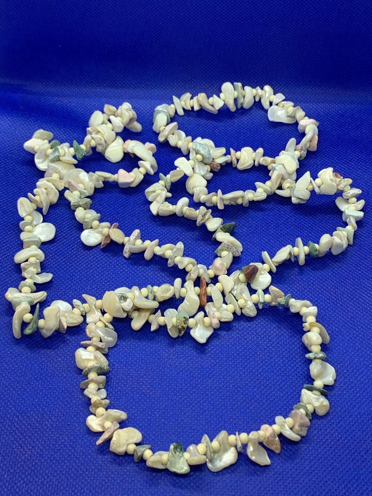 Vintage Women’s Mother-Of-Pearl Beaded Rock and Shell Strand Necklace