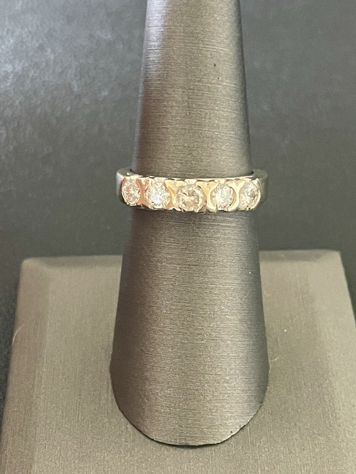 14k White Gold 1.00 ctw 5 Stone Diamond Band (H29)
