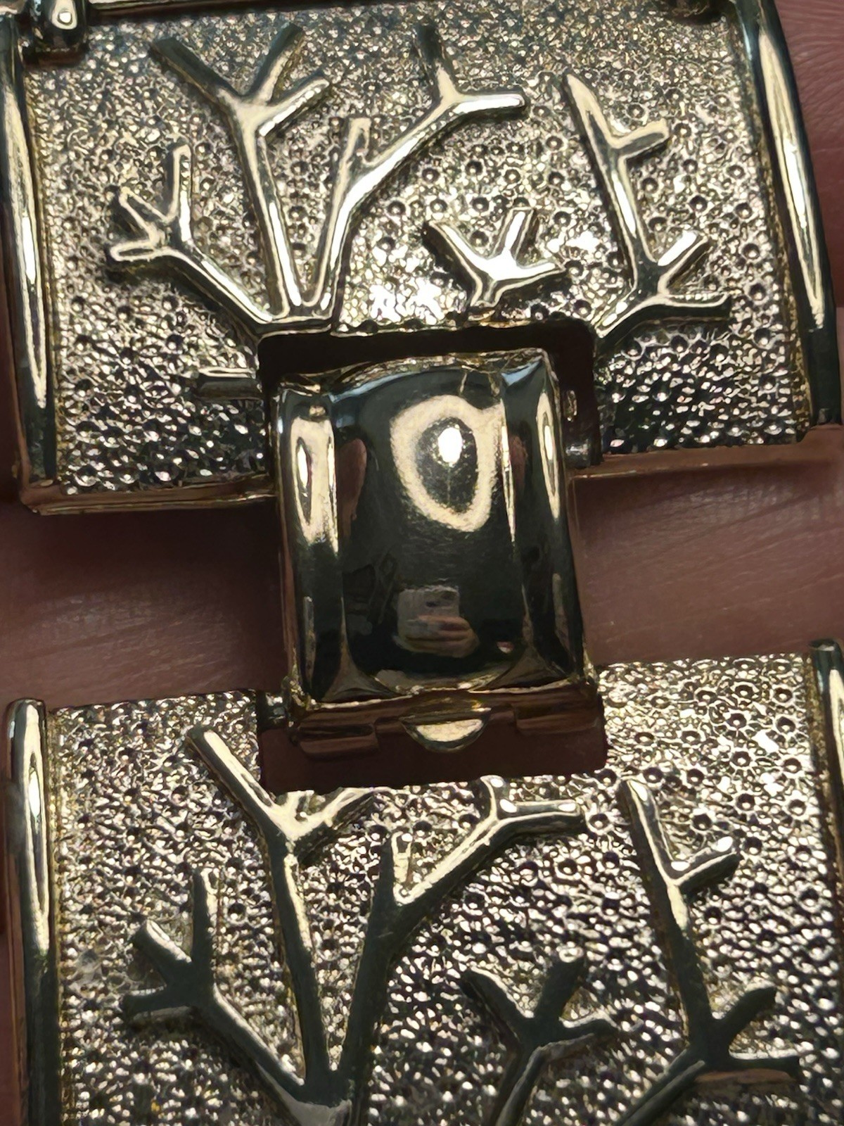 Vintage Coro Pegasus Gold Tone Modernist Panel Bracelet Leaf Textured Wide 6.75”