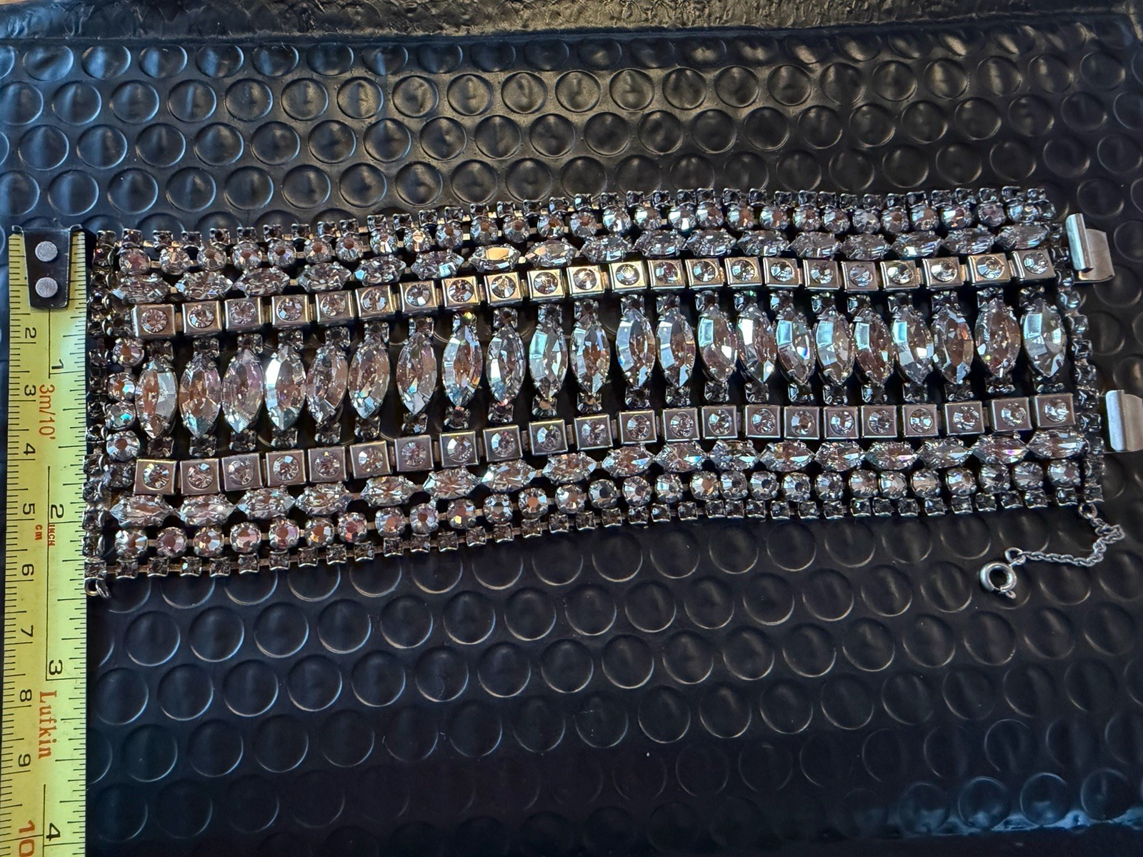 SORRELLI Signed Vintage Clear Crystal Cluster Prong Closure Bracelet BSP27ASSSH